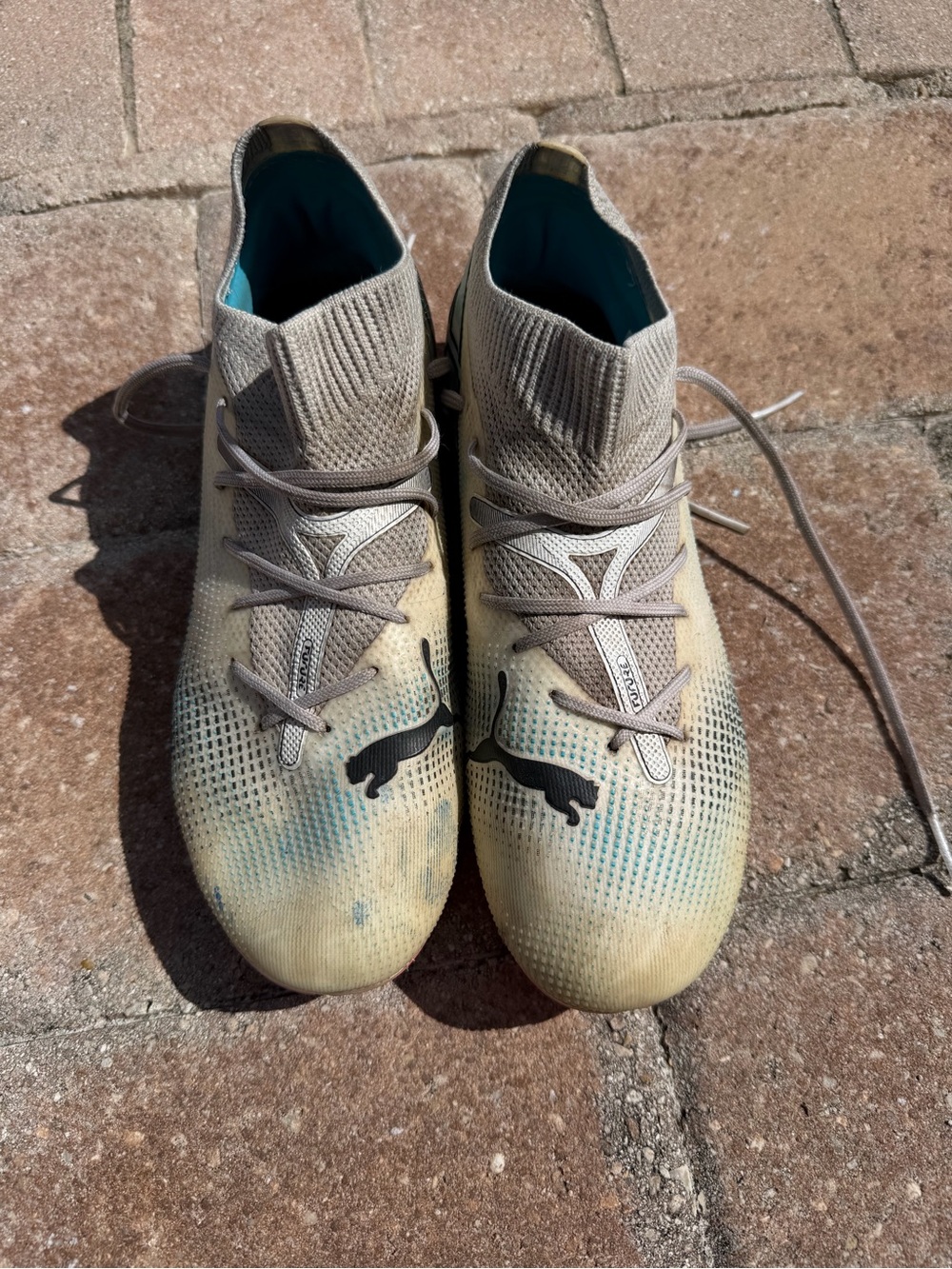 Puma Future Soccer Cleats – Kids Size 4.5 – Cream/Pink